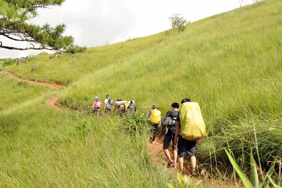 Bỏ túi ngay 8+ vật dụng không thể thiếu khi đi leo núi