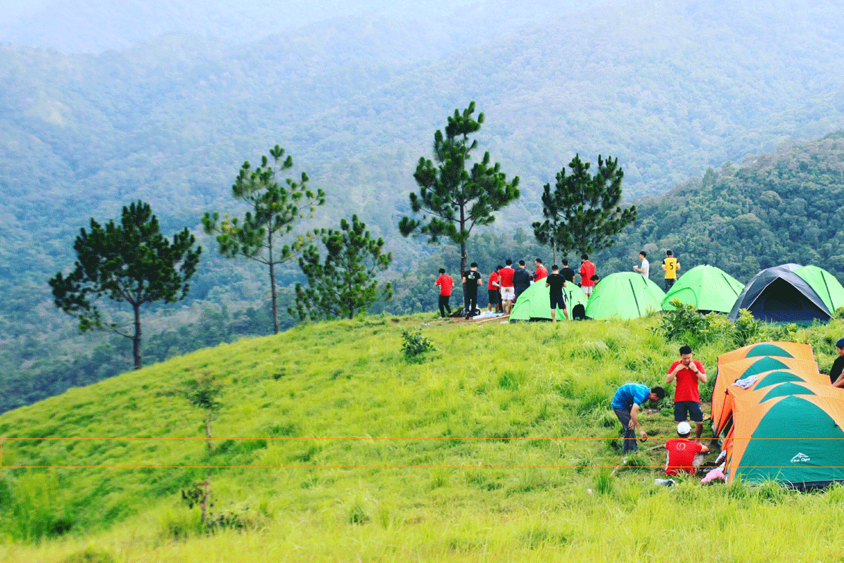 Bỏ túi ngay 8+ vật dụng không thể thiếu khi đi leo núi